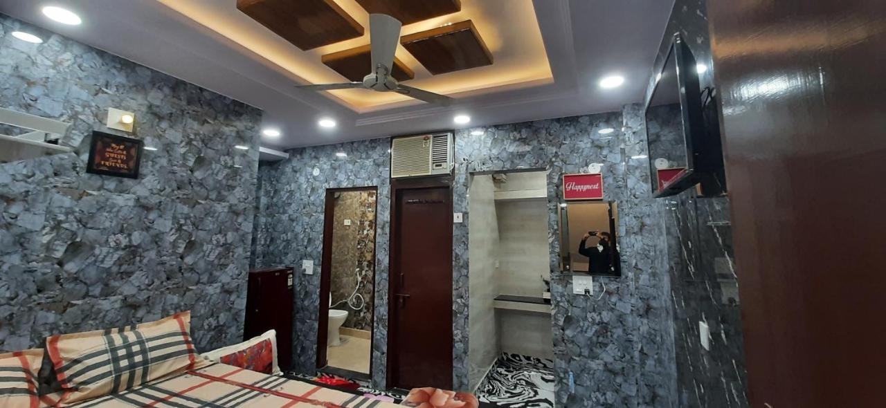 Aggarwal Luxury Room With Private Kitchen Washroom And Balcony Along With Fridge, Ac, Android Tv, Wifi In Main Lajpat Nagar Nuova Delhi Esterno foto