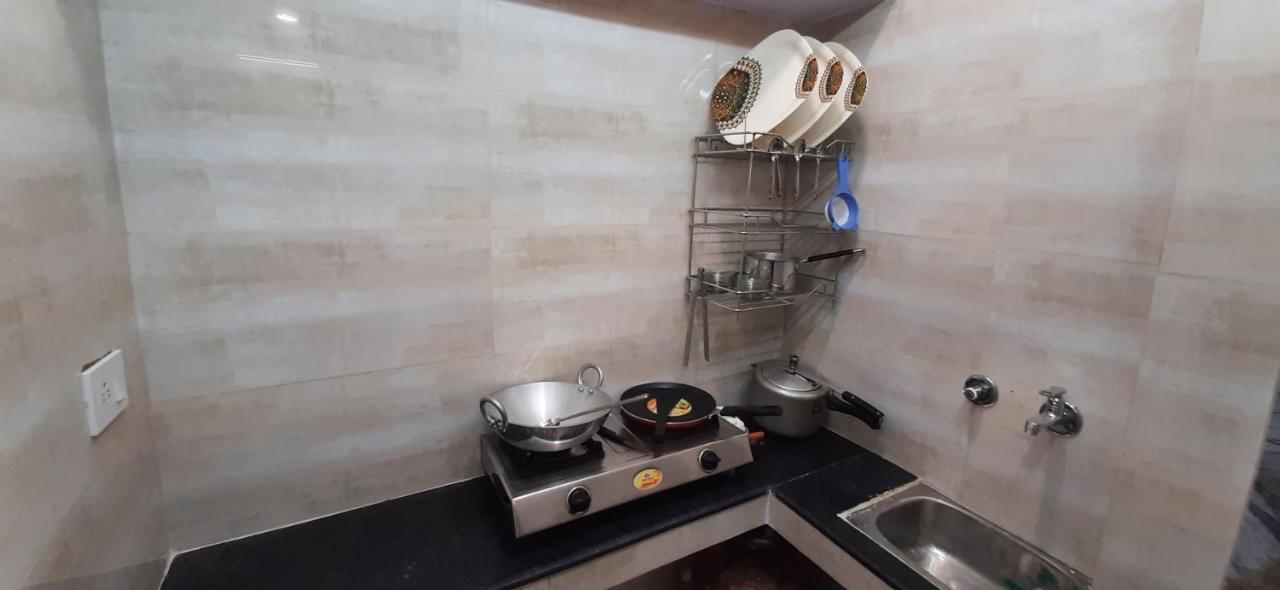 Aggarwal Luxury Room With Private Kitchen Washroom And Balcony Along With Fridge, Ac, Android Tv, Wifi In Main Lajpat Nagar Nuova Delhi Esterno foto