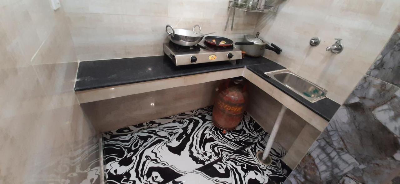 Aggarwal Luxury Room With Private Kitchen Washroom And Balcony Along With Fridge, Ac, Android Tv, Wifi In Main Lajpat Nagar Nuova Delhi Esterno foto