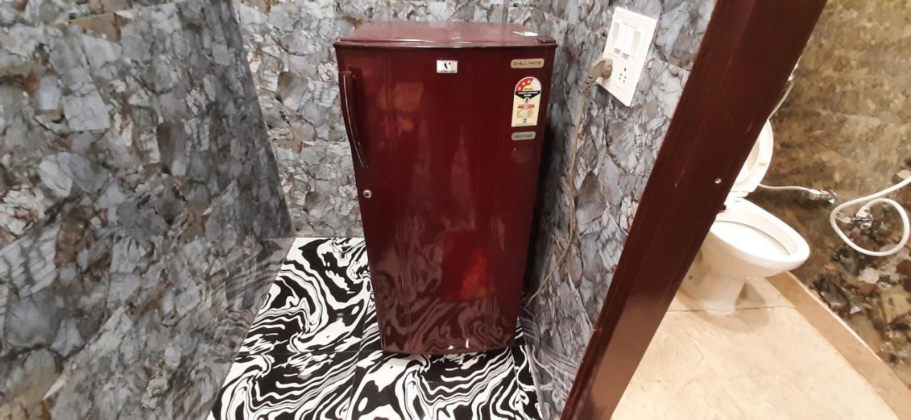 Aggarwal Luxury Room With Private Kitchen Washroom And Balcony Along With Fridge, Ac, Android Tv, Wifi In Main Lajpat Nagar Nuova Delhi Esterno foto