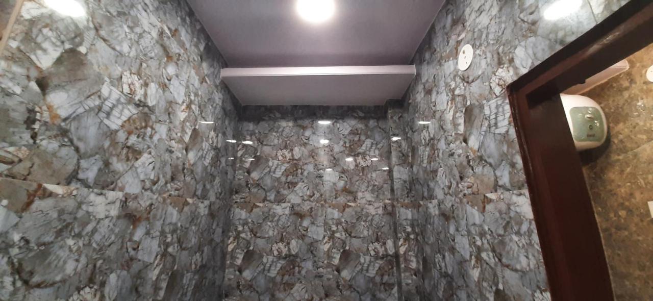 Aggarwal Luxury Room With Private Kitchen Washroom And Balcony Along With Fridge, Ac, Android Tv, Wifi In Main Lajpat Nagar Nuova Delhi Esterno foto